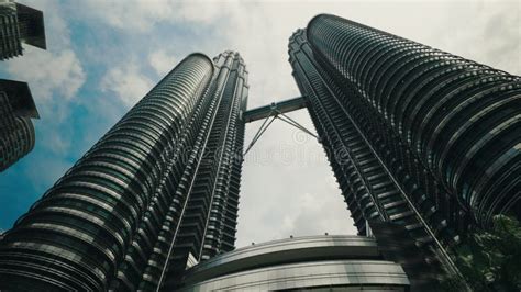 A Cúpula de Kuala Lumpur: Uma Simbiose Entre Arquitetura e Ingênio Malásia